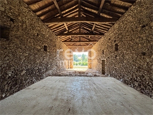 grange à la vente -   85120  BREUIL BARRET, surface 271 m2 vente grange - GAR050902